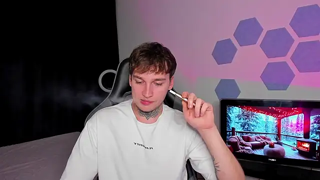 Chris Tyson online show from 5, 10, 2025