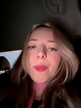 LoraaDoll online show from 15, 12, 2025