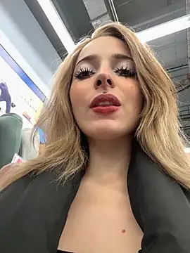 LoraaDoll online show from 11, 11, 2025