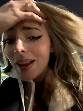 LoraaDoll online show from 2, 11, 2025