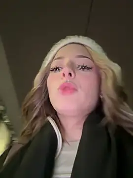 LoraaDoll online show from 17, 12, 2025