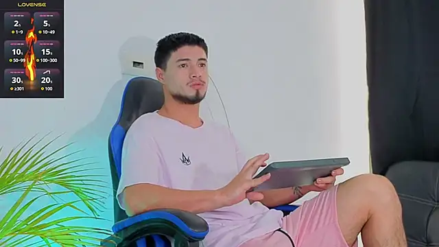 EdwardRoss  online show from 4, 12, 2025