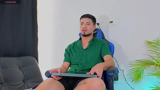 EdwardRoss  online show from 12, 11, 2025