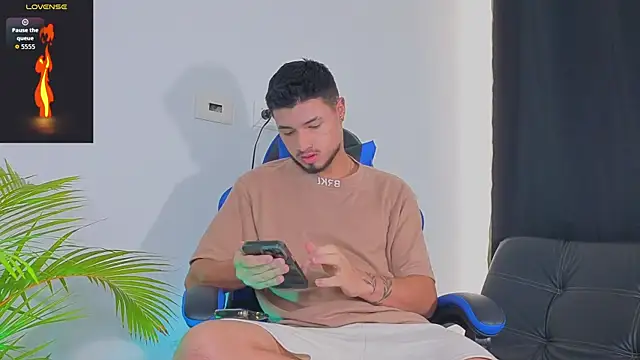 EdwardRoss  online show from 25, 10, 2025