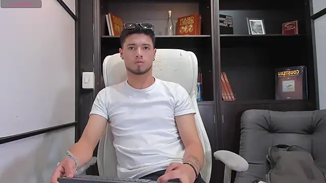 EdwardRoss  online show from 10, 3, 2025