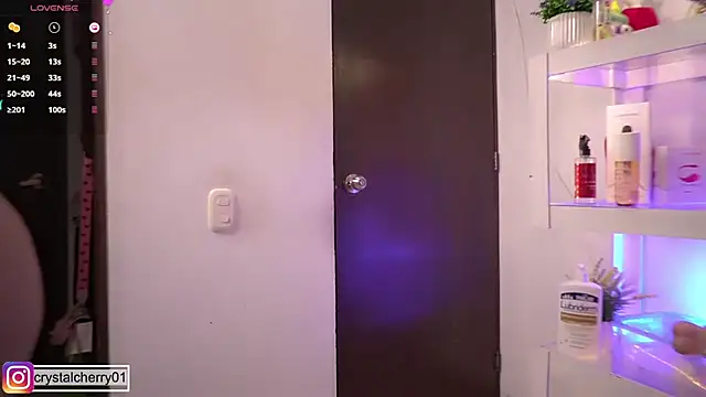 Snapshot of crystalcherr chatting on 12, 10, 2025 crystalcherr online show from 12, 10, 2025