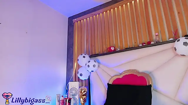 LilyyBigAss online show from 26, 6, 2026