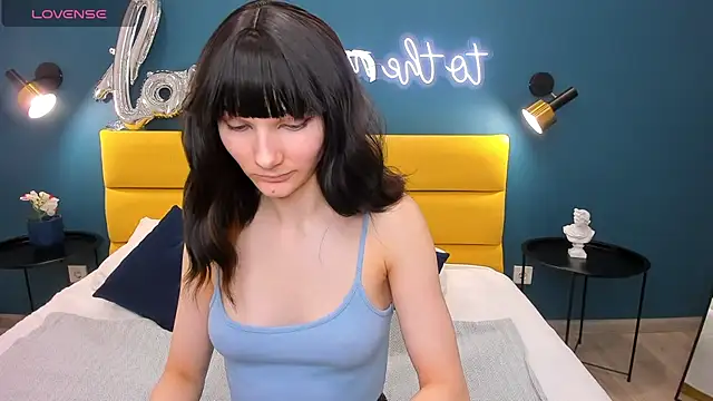 Lili flowerr online show from 26, 2, 2025