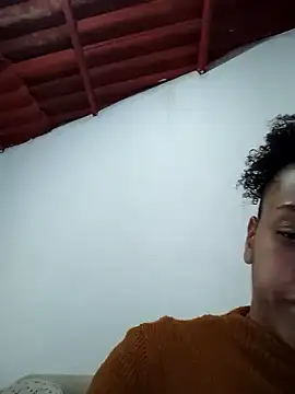 Julia Pretinha online show from 15, 6, 2026