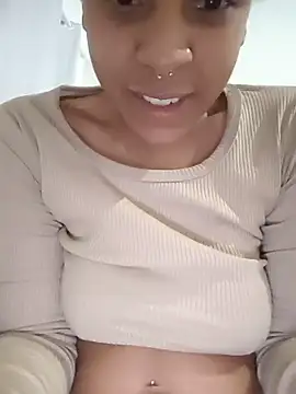 Julia Pretinha online show from 16, 12, 2025