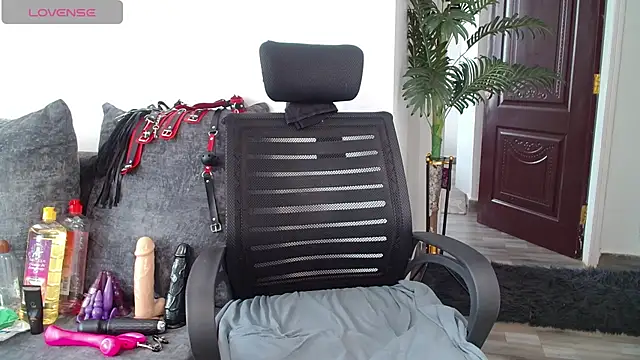 yummy sweet caramel online show from 9, 10, 2025