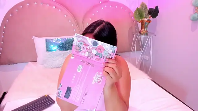 Miia Thompsonn online show from 26, 9, 2025