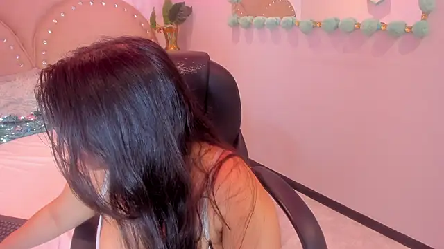 Miia Thompsonn online show from 18, 11, 2025