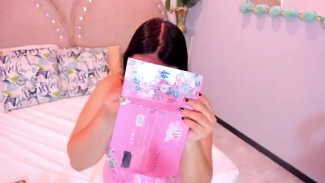 Miia Thompsonn online show from 27, 11, 2025