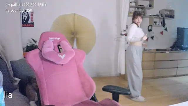 lil lia online show from 17, 4, 2026