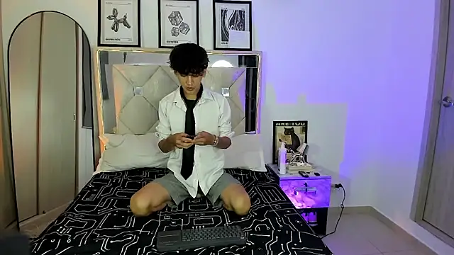 Snapshot of Adriien19 chatting on 21, 10, 2025 Adriien19 online show from 21, 10, 2025