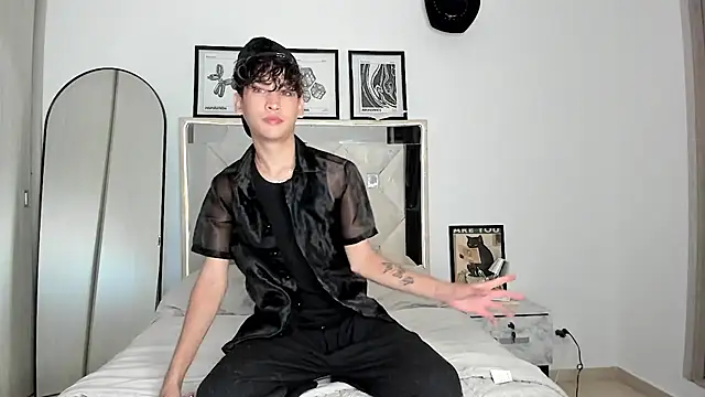 Snapshot of Adriien19 chatting on 23, 10, 2025 Adriien19 online show from 23, 10, 2025