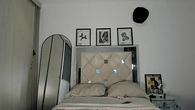 Snapshot of Adriien19 chatting on 31, 10, 2025 Adriien19 online show from 31, 10, 2025