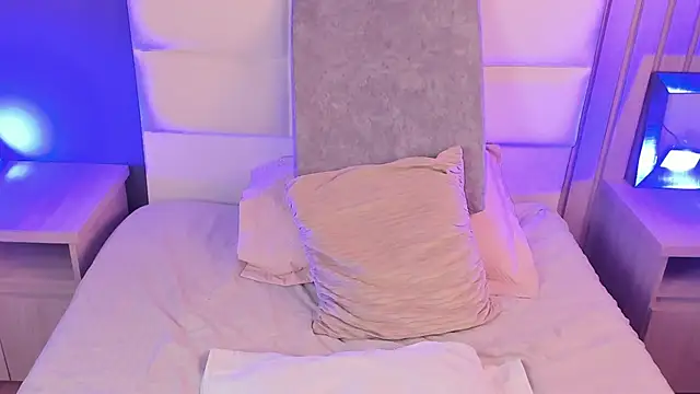 Miah gomez  online show from 11, 4, 2026