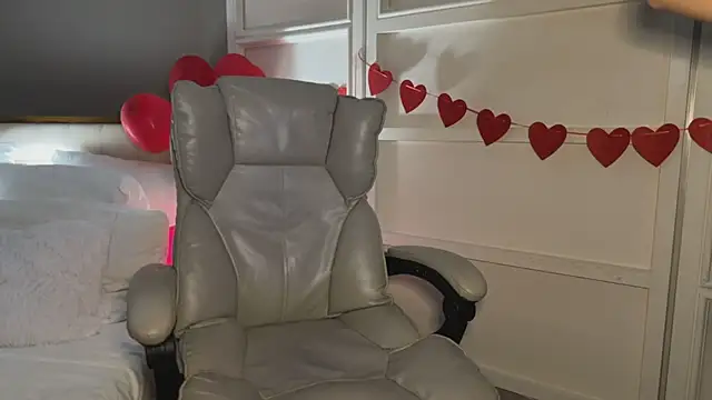 Snapshot of UrLillShy chatting on 25, 2, 2026 UrLillShy online show from 25, 2, 2026