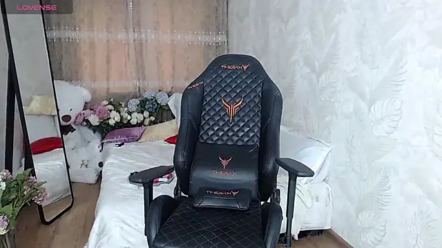 Snapshot of AdrianaSea chatting on 14, 11, 2025 AdrianaSea online show from 14, 11, 2025