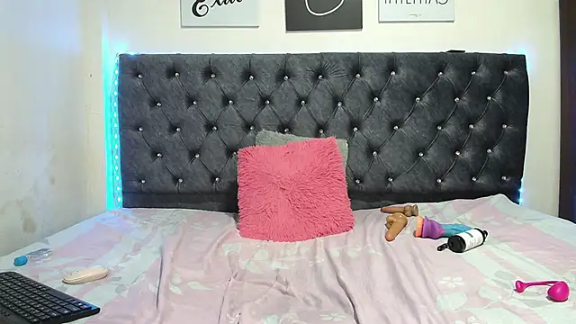 Zoe Medina online show from 5, 2, 2025