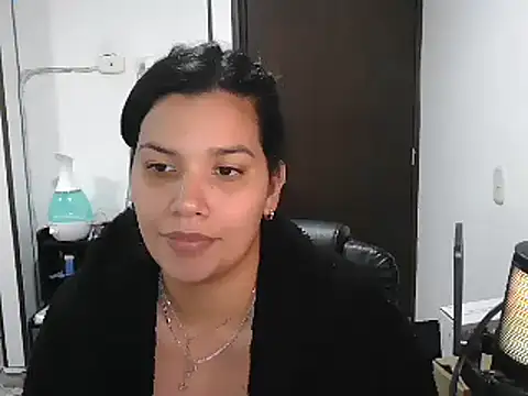 Snapshot of CarolinaRincon chatting on 22, 3, 2025 CarolinaRincon online show from 22, 3, 2025