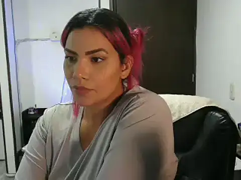 Snapshot of CarolinaRincon chatting on 1, 3, 2025 CarolinaRincon online show from 1, 3, 2025