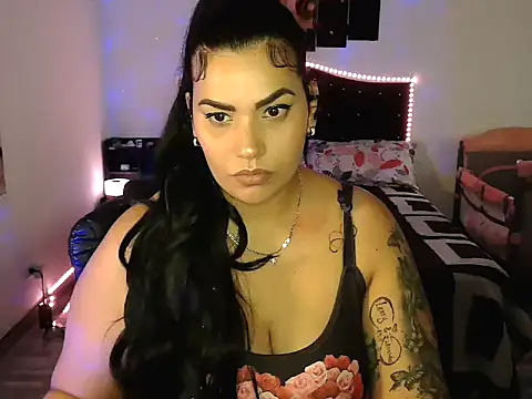 Snapshot of CarolinaRincon chatting on 8, 10, 2025 CarolinaRincon online show from 8, 10, 2025