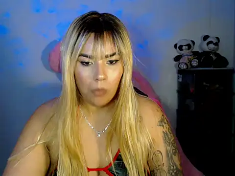 Snapshot of CarolinaRincon chatting on 20, 11, 2025 CarolinaRincon online show from 20, 11, 2025