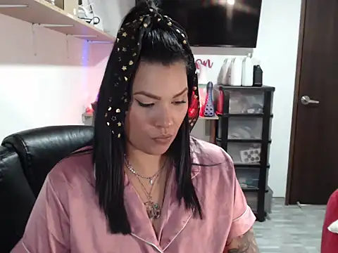 Snapshot of CarolinaRincon chatting on 9, 7, 2026 CarolinaRincon online show from 9, 7, 2026