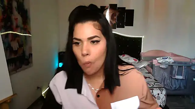 Snapshot of CarolinaRincon chatting on 1, 10, 2025 CarolinaRincon online show from 1, 10, 2025