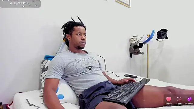 AlejoKhalifa  online show from 23, 9, 2025