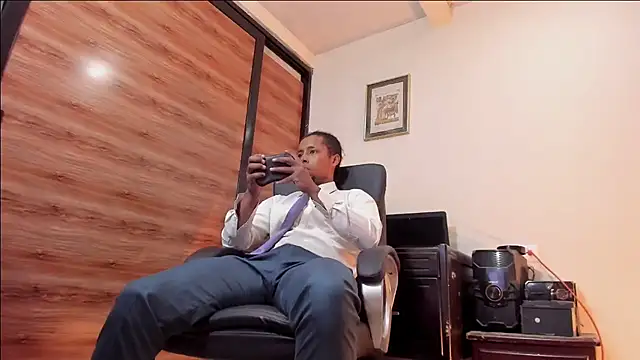 AlejoKhalifa  online show from 26, 3, 2026