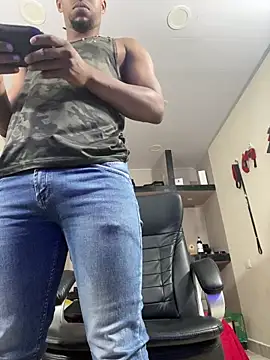 Snapshot of AlejoKhalifa_ chatting on 6, 6, 2026 AlejoKhalifa online show from 6, 6, 2026