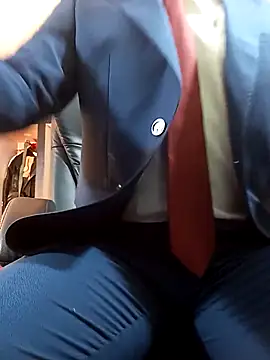 AlejoKhalifa  online show from 13, 4, 2026