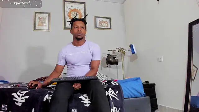 AlejoKhalifa  online show from 6, 11, 2025