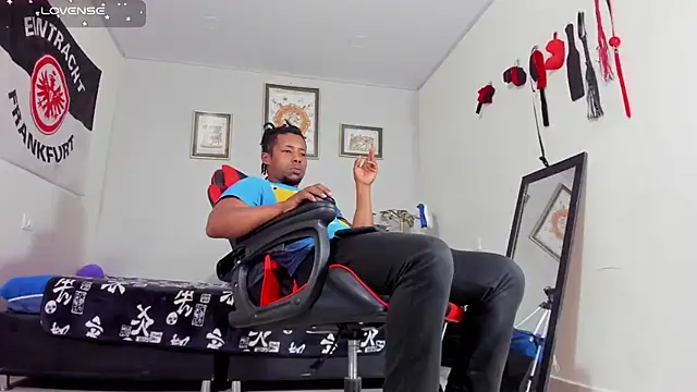 AlejoKhalifa  online show from 10, 11, 2025