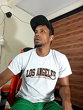 AlejoKhalifa  online show from 30, 9, 2025