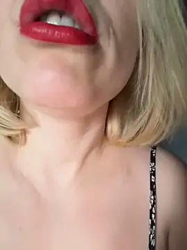 Yourdirtybitch online show from 13, 11, 2025