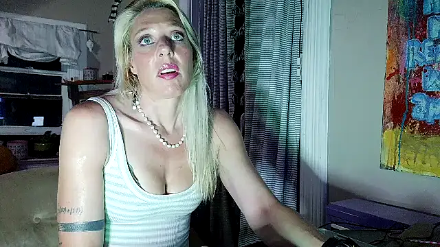 Glamazonx online show from 4, 6, 2026