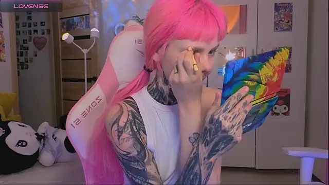 Britney Lynch online show from 23, 10, 2025