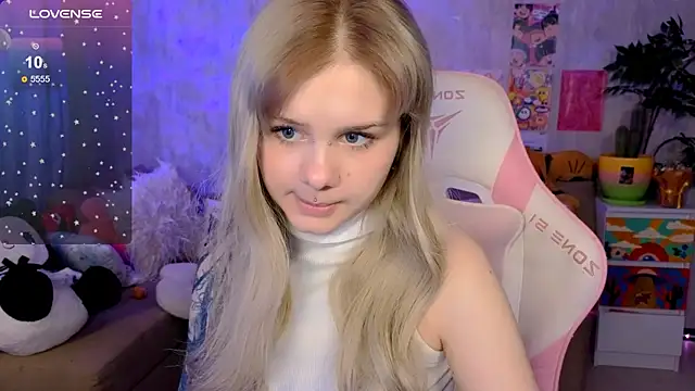 Britney Lynch online show from 14, 12, 2025