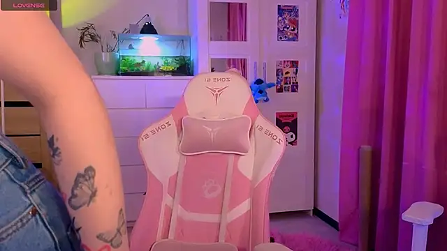 Britney Lynch online show from 28, 11, 2025