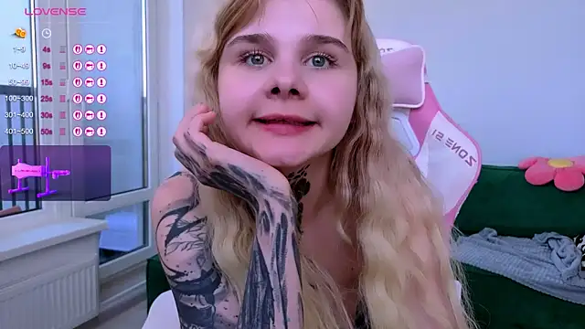 Snapshot of Britney_Lynch chatting on 9, 6, 2026 Britney Lynch online show from 9, 6, 2026