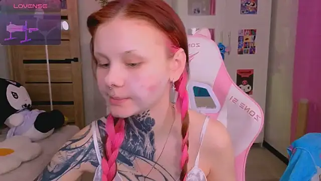 Britney Lynch online show from 6, 11, 2025