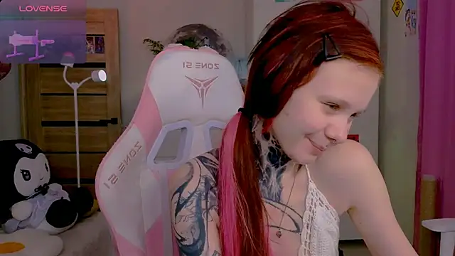 Britney Lynch online show from 6, 11, 2025