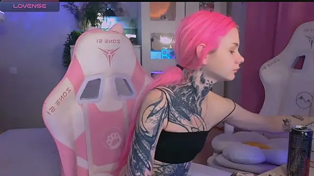 Britney Lynch online show from 21, 10, 2025