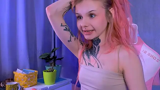 Britney Lynch online show from 28, 9, 2025