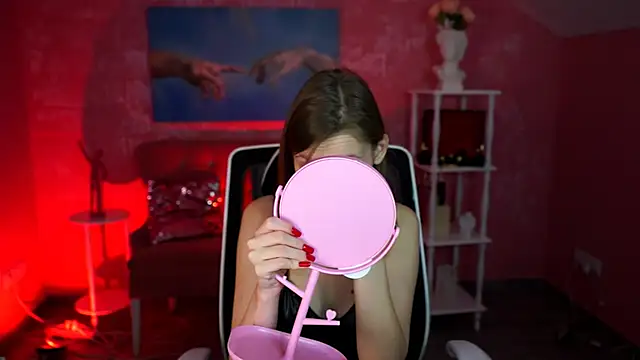 EllaHorton online show from 12, 4, 2026